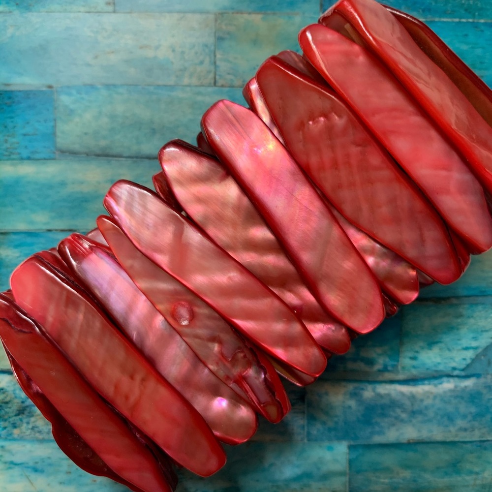 Red Expandable Shell Glass Bracelet - Picture 8 of 10